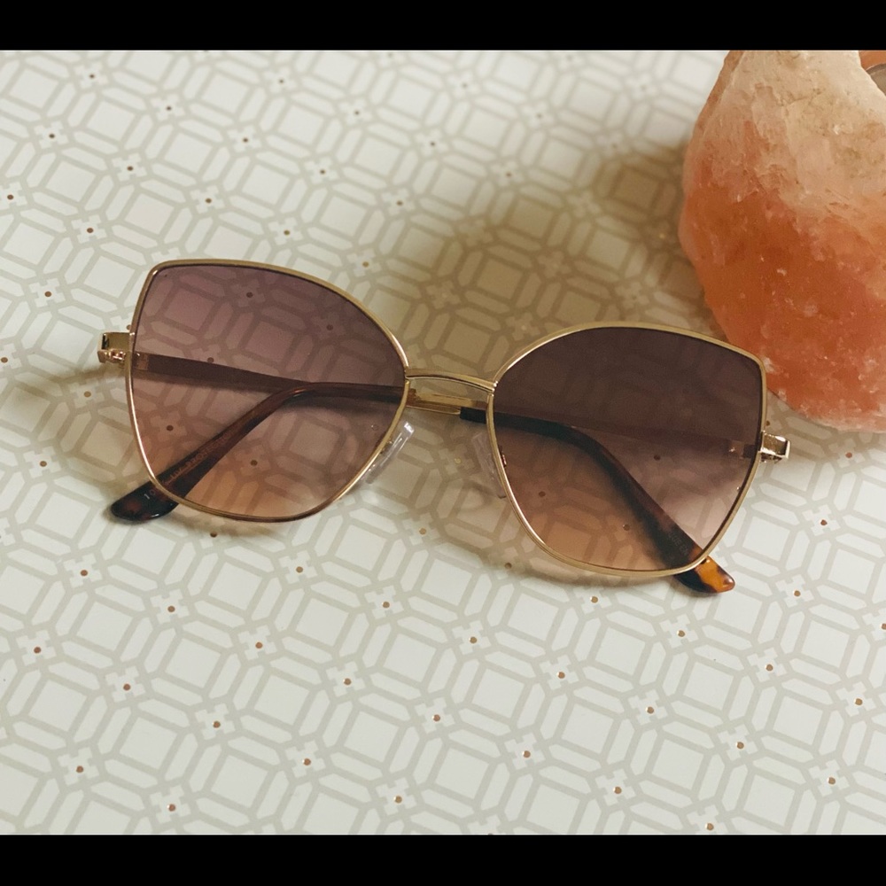 ☀️🆕 Sunglasses Vici Cat Eye Sunnies